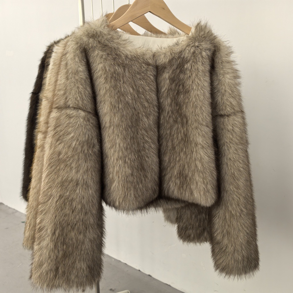 Damenbekleidung, umweltfreundlicher Kunstpelzmantel, kurze Winterjacke, weicher Plüsch, Rundhalsausschnitt, modische Oberbekleidung, benutzerdefinierte Farben (Weiß/Creme, Grau/Creme, Braun)_voghion.com