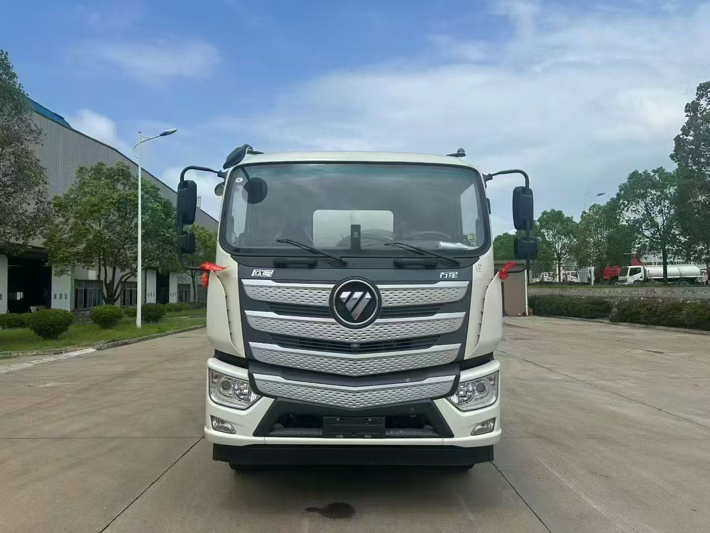 Directly from the Manufacturer: Blue Brand 3-Ton 20-Cubic-Meter Green Landscaping Sprinkler Truck, Large Road Maintenance Mist Cannon Dust Suppression Auman Sprinkler Truck