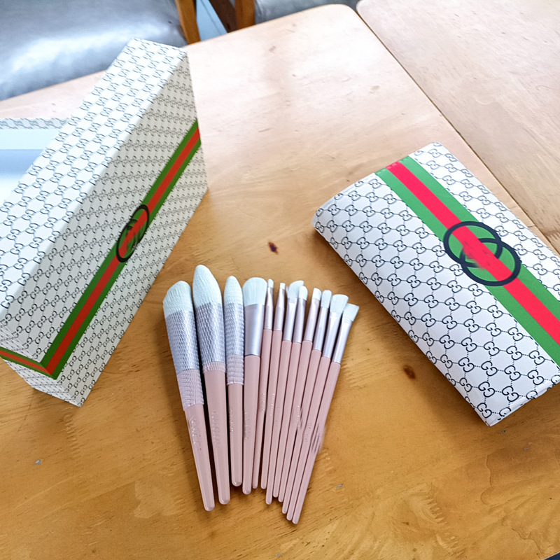 潮牌12支全套化妆刷套装动物毛眼影刷女化妆刷柔软毛女礼品盒高档