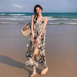 2024新款法式吊带水墨画碎花沙滩连衣裙女夏季外穿质感高级感气质