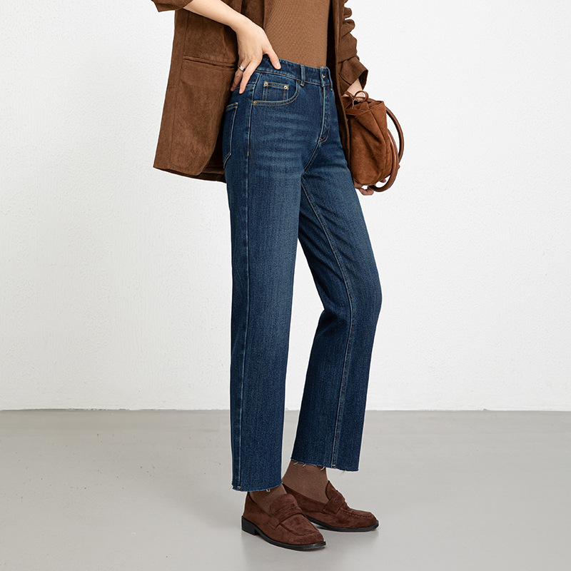 If the 2025 Winter New Style Velvet Four-Way Stretch Denim Straight-Leg Washed High-Waisted Thickened Casual Cropped Pants 8136H Are Available,