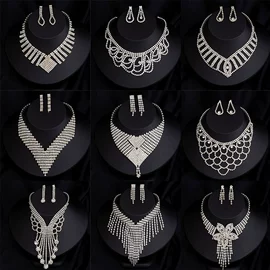 耳环;耳钉;项链