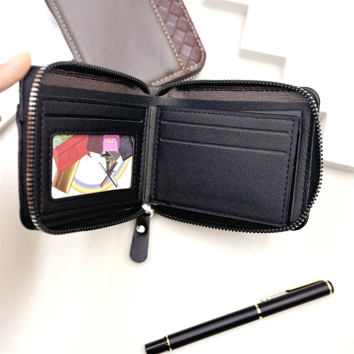 Productos explosivos transfronterizos europeos y estadounidenses de los hombres en el viento billetera con cremallera corta bolsos de moda juvenil fabricantes de bolsos spot