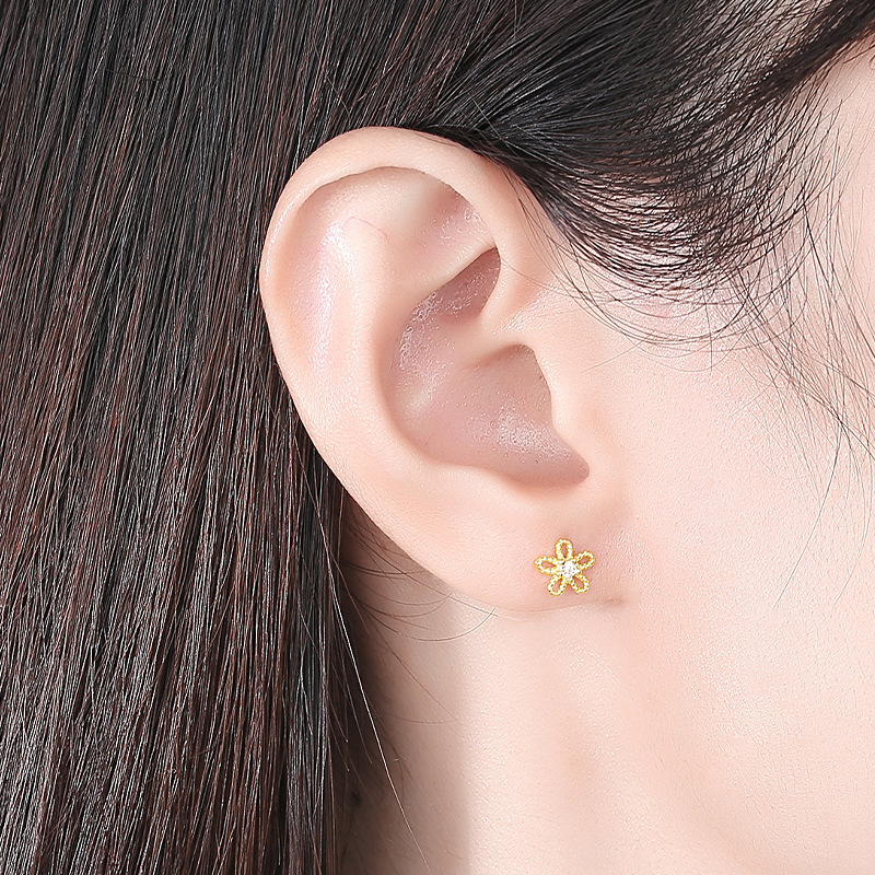 Estilo coreano S925 plata esterlina pequeña flor Stud pendientes de las mujeres simples pendientes frescos nueva moda pendientes frescos personalizados lote