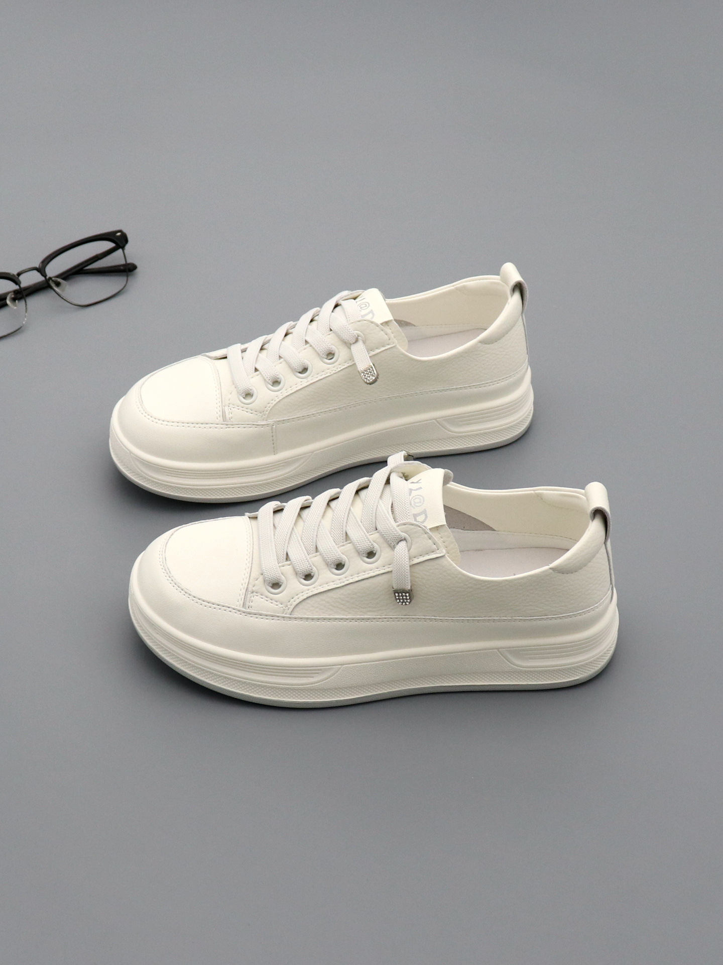 极简小白鞋女单鞋2025年夏秋一脚蹬圆头平底休闲鞋女学生板鞋