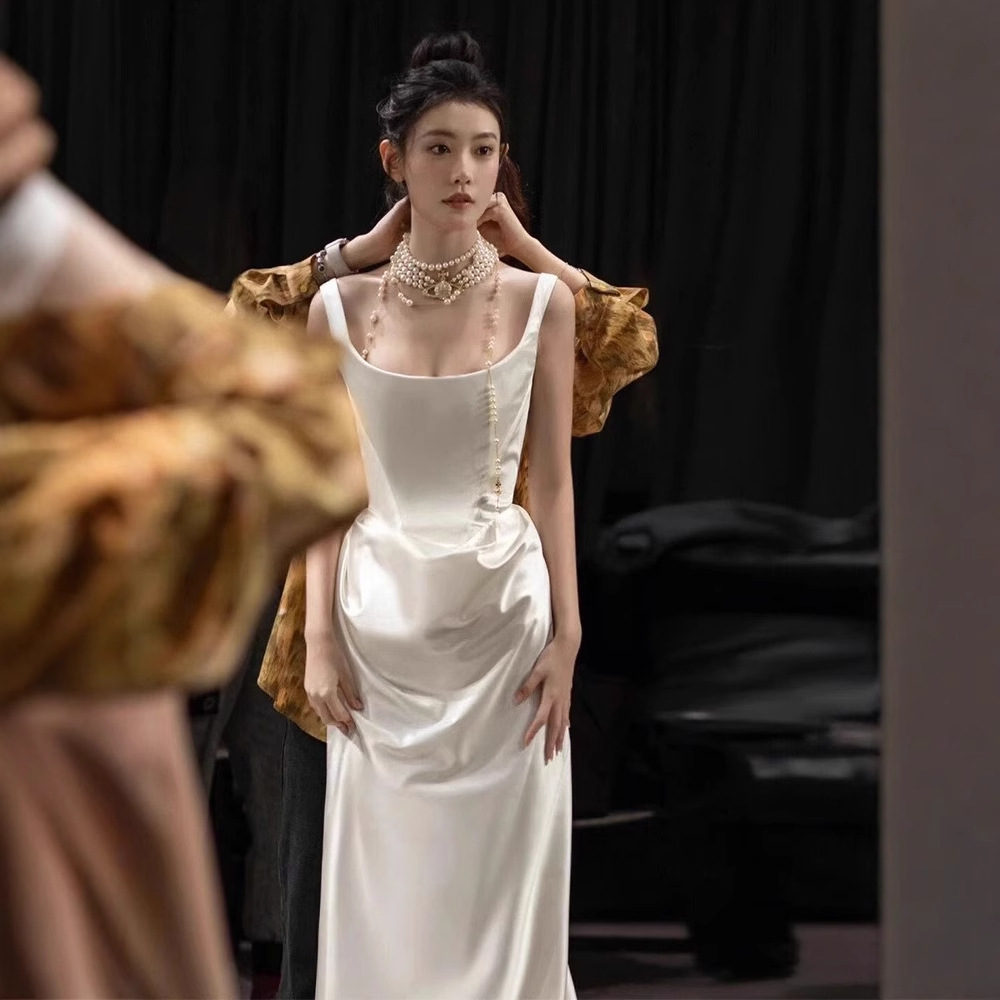 Abito da sposa in raso con spalline stile francese elegante_voghion.com