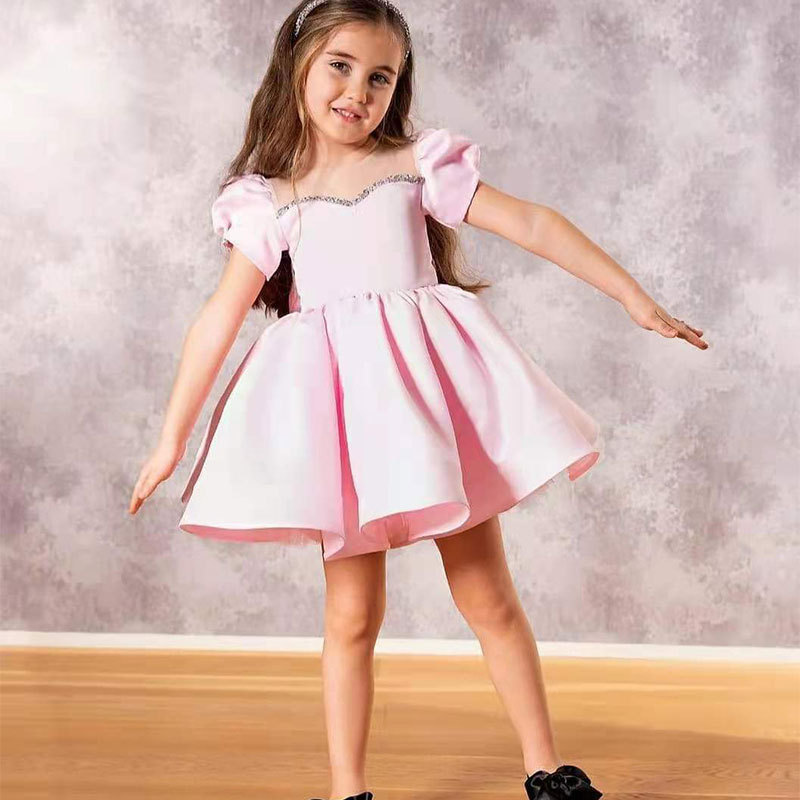 106059819@qq.com Vestido infantil estilo coreano com laço grande, tecido de cetim, ideal para o primeiro aniversário da bebê ou para daminhas de honra._voghion.com