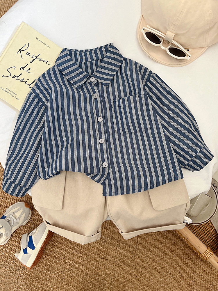 Camisas para niños de estilo coreano para primavera y otoño, nuevas camisas a rayas elegantes para niños, tops modernos y versátiles para bebés y niños pequeños.