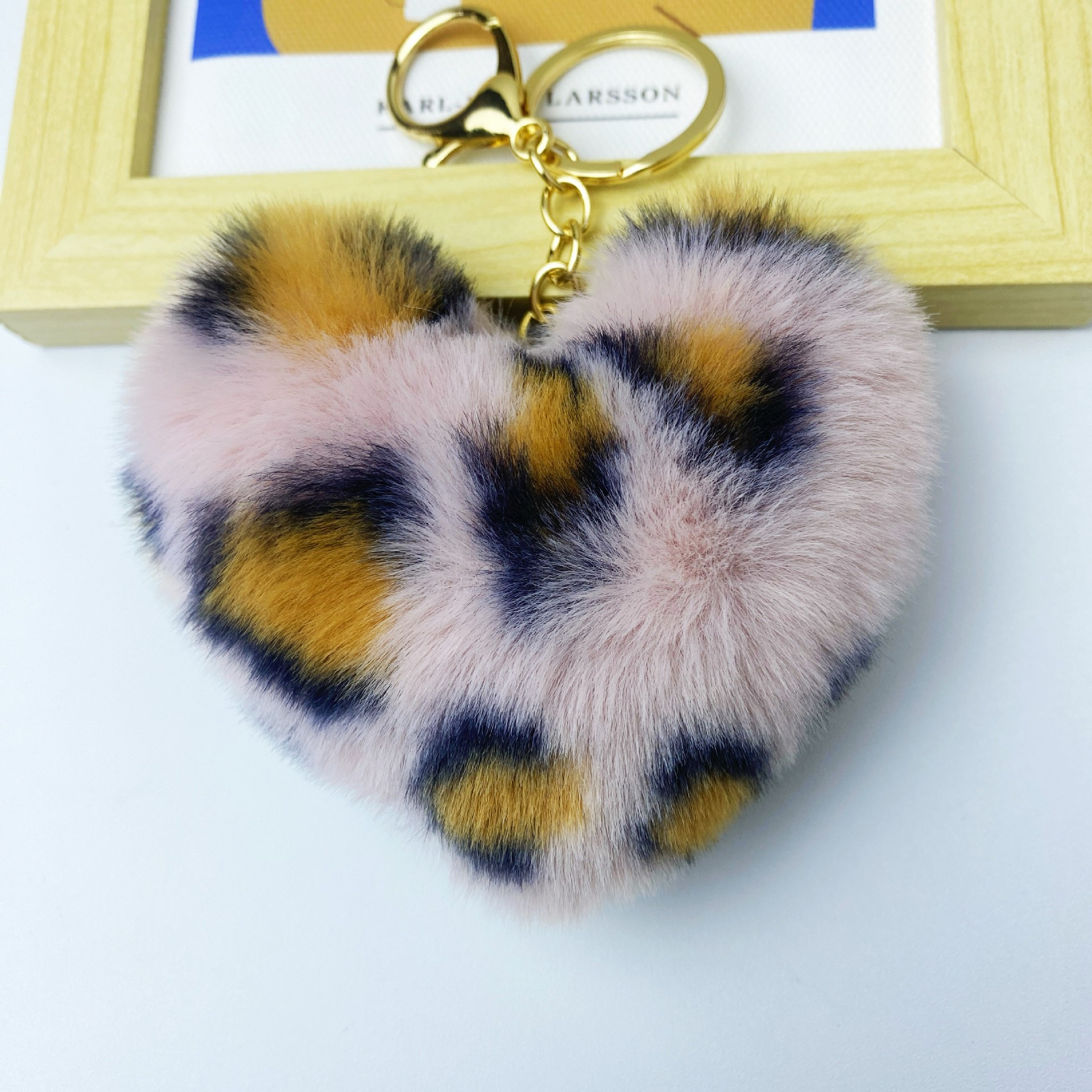 愛の毛玉キーホルダー、イミテーションウサギ毛桃型ぬいぐるみペンダント、カップル、車、バッグの飾り、ギフト、卸売、手作り