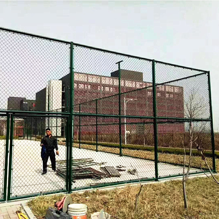 果园隔离防护围栏网 运动场篮球场防护网围网绿色球场网