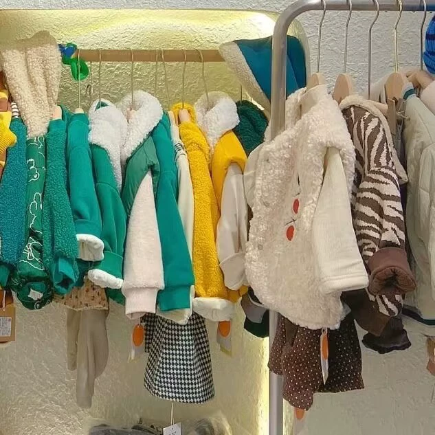 Поставка детской одежды для прямых трансляций: детская одежда из Фошаня, 25 лет опыта в осенне-зимней моде, модный уличный стиль для детей старшего возраста, оптовая продажа детской одежды.