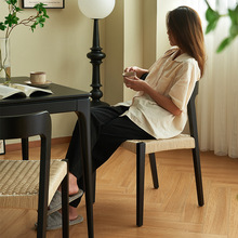 北欧设计师款实木餐椅黑色家用小户型客厅餐厅吃饭简约复古藤编椅