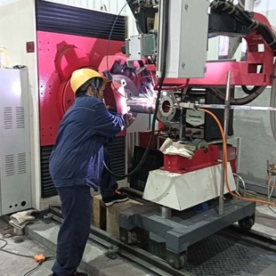 Pipe Automatic Welding Machine Assembly Line Work, Multi-way Welding One-time Completion, Safe and Stable and Reliable