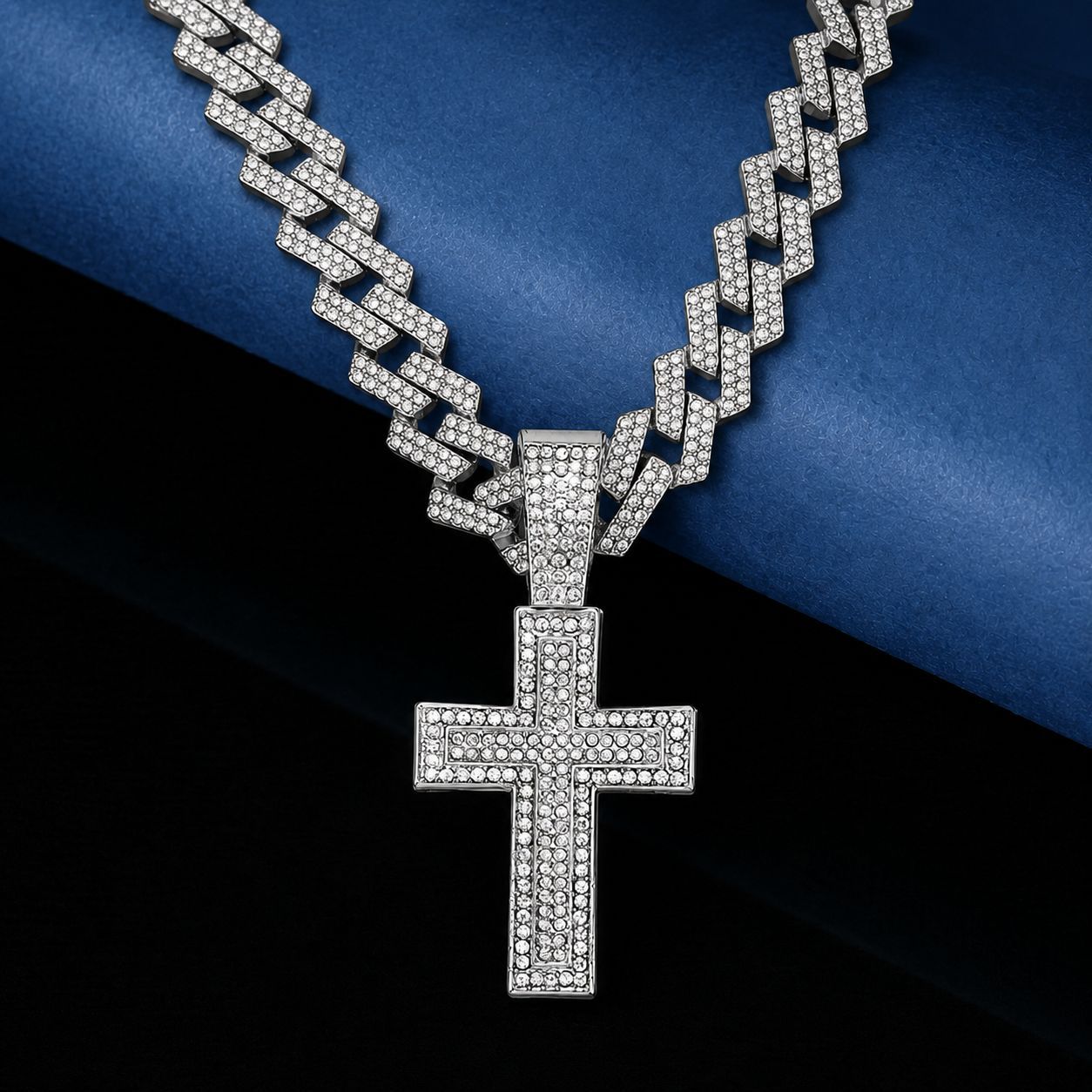 Collar de cruz de hip hop para hombres Europa y América retro aleación de hip hop de diamante completo colgante de cruz transfronterizo exclusivo