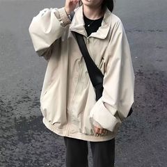 春と秋のコートの女子学生は日本の……