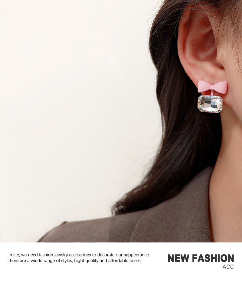 S925 Silbernadel Mode Bogen Ohrringe Nischenlegierung Diamant Ohrringe Großhandel display picture 4
