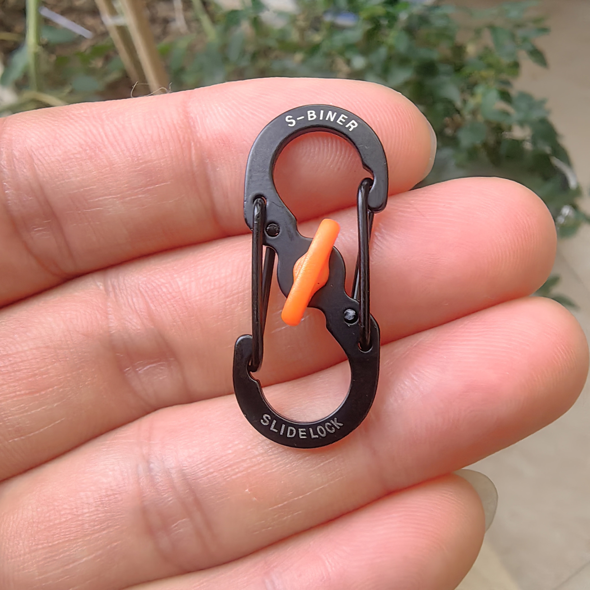 Suministro directo de fábrica con cerradura Hebilla de 8 palabras antirrobo S hebilla de metal anti-caída llavero creativo pequeño regalo mini hebilla colgante rápida image 8