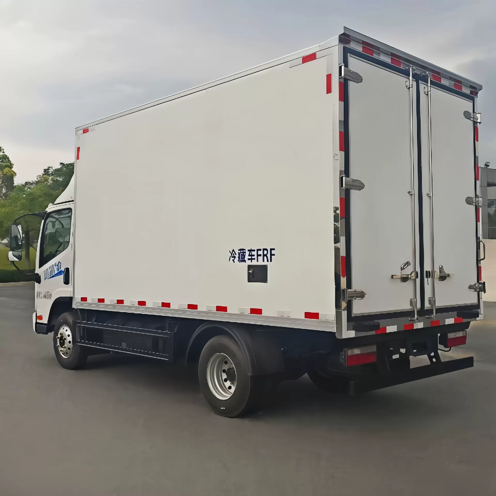 4米2冷藏保温车 冷藏车 (柴油版)超市冷冻食品保鲜运输车批发价格