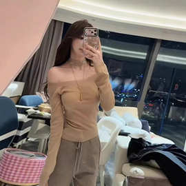 TZ7373纯欲辣妹风挂脖烫钻针织衫女新款一字领露肩修身长袖上衣