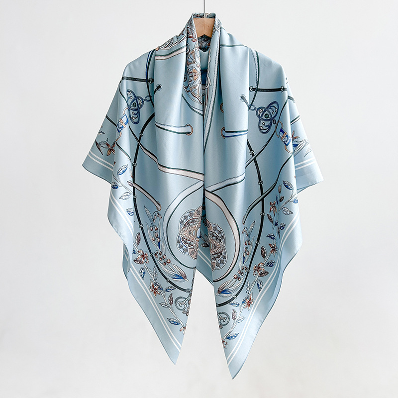 Toalla cuadrada impresa de nicho de estilo étnico de tendencia creativa, foto de fotografía de mujer de primavera y verano con bufanda fina de sarga