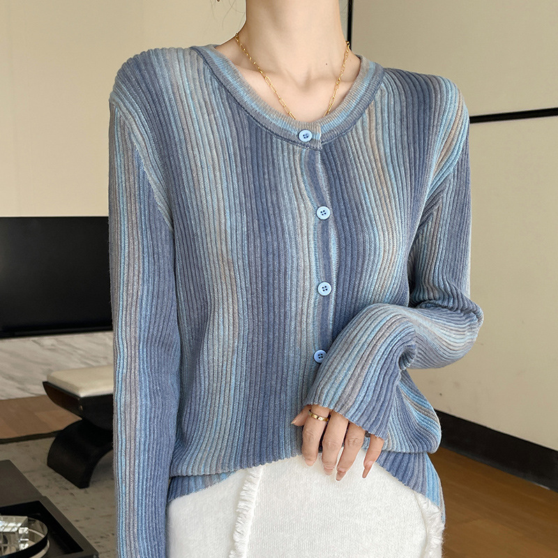 Autumn and winter 2024 new Korean version of Andy velvet design sense fashionable round neck knitted cardigan color vertical stripe top