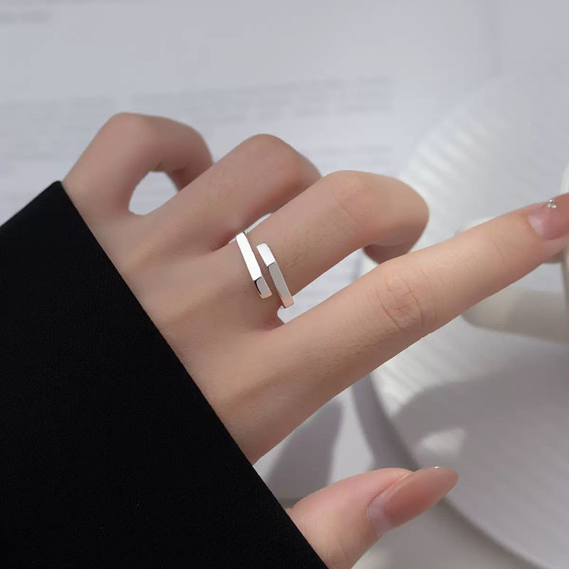 Geometric brand fashionable ring