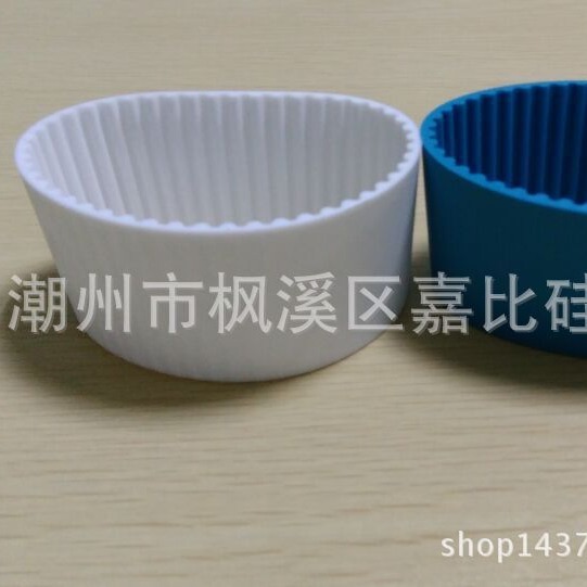 源头实力厂家直供批发外滑内竖简约实用4cm硅胶杯套隔热硅胶杯套