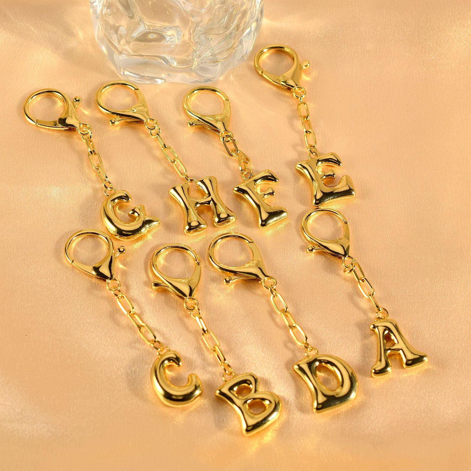 Cross-border best-selling European and American style minimalist 26-letter English letter car key personalized gift holiday keychain