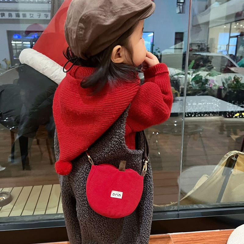 2027 nuevo bolso para niños lindos bebés de Año Nuevo dinero de Año Nuevo sobre rojo Li es un bolso de mano.