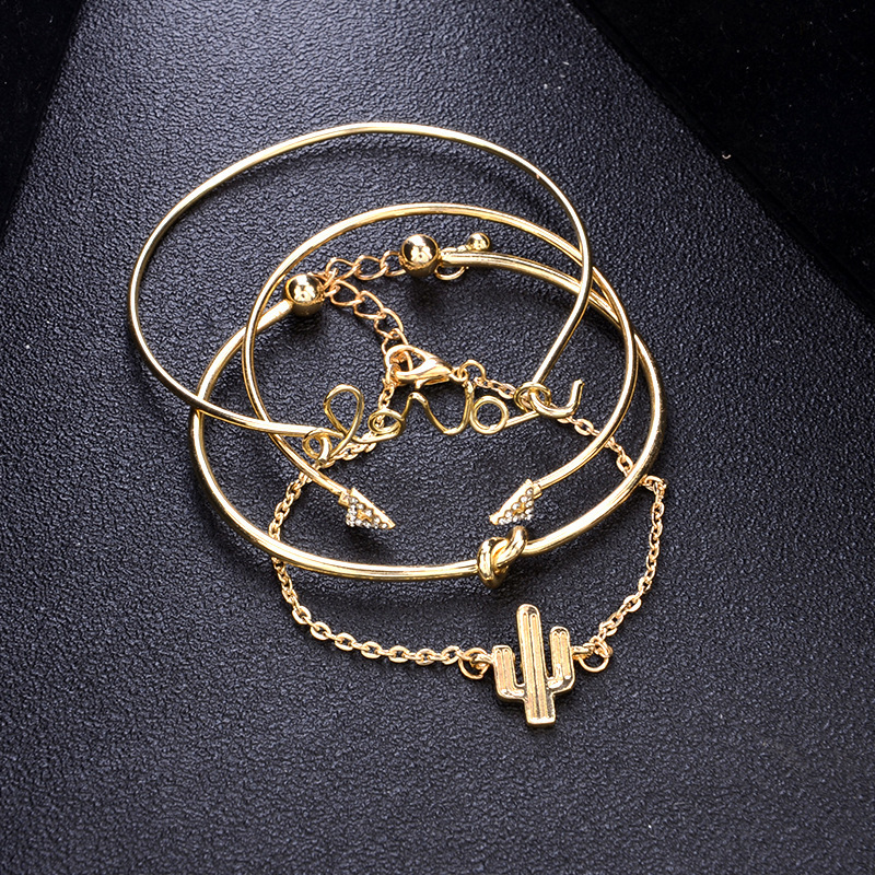 Armbandset i roséguld med kaktus och kärleksbrevsberlocker_voghion.com
