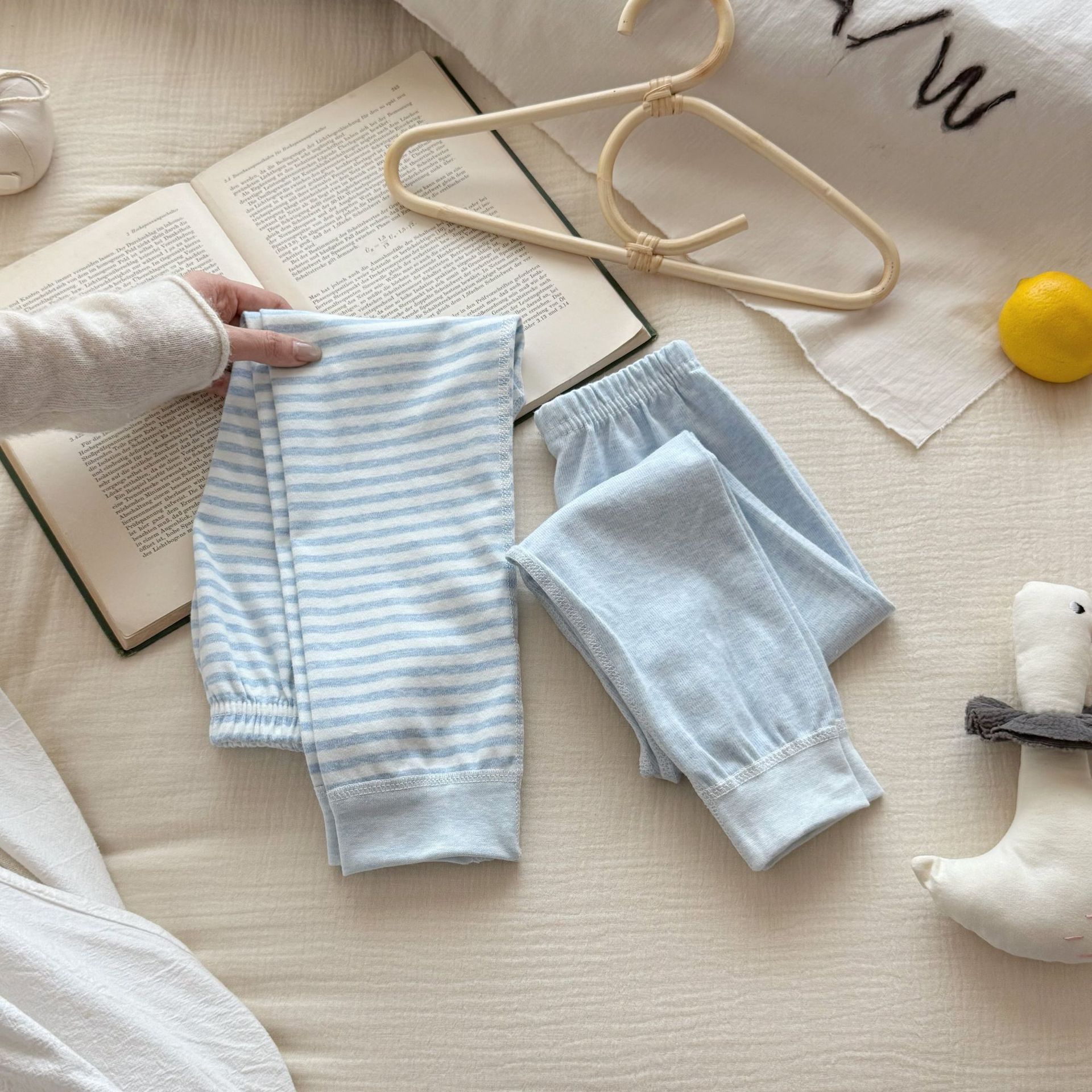 Pantalones de pijama para niños primavera y otoño pantalones caseros de niños pantalones transpirables de algodón niñas dos pantalones leggings de niños image 8