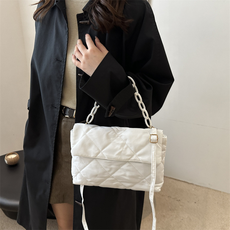 Bolso de tela de nailon para mujer 2022 nueva versión coreana de la chaqueta de algodón de bordado de rombo bolso cuadrado pequeño bolso cuadrado pequeño de mensajero de un solo hombro para mujer