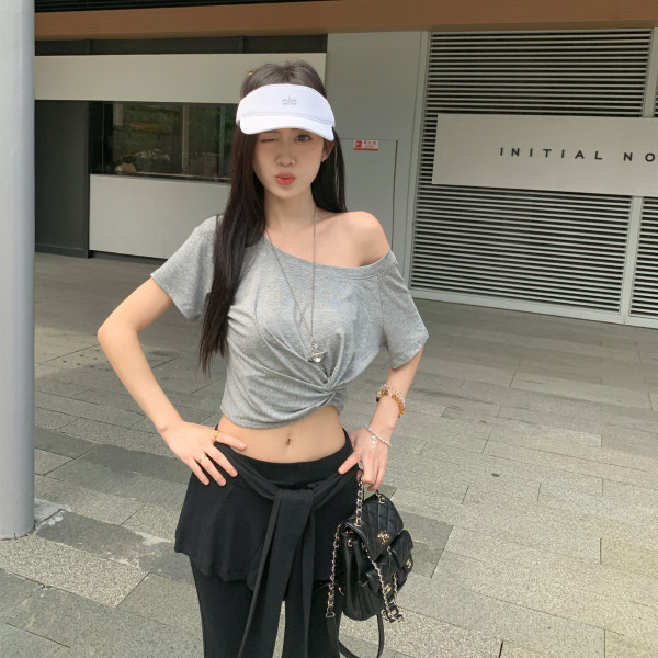 夏用の女性用ホワイトオフショルダー半袖Tシャツ、ニッチなツイストオフショルダースリムフィットショートホットガールトップ|undefined