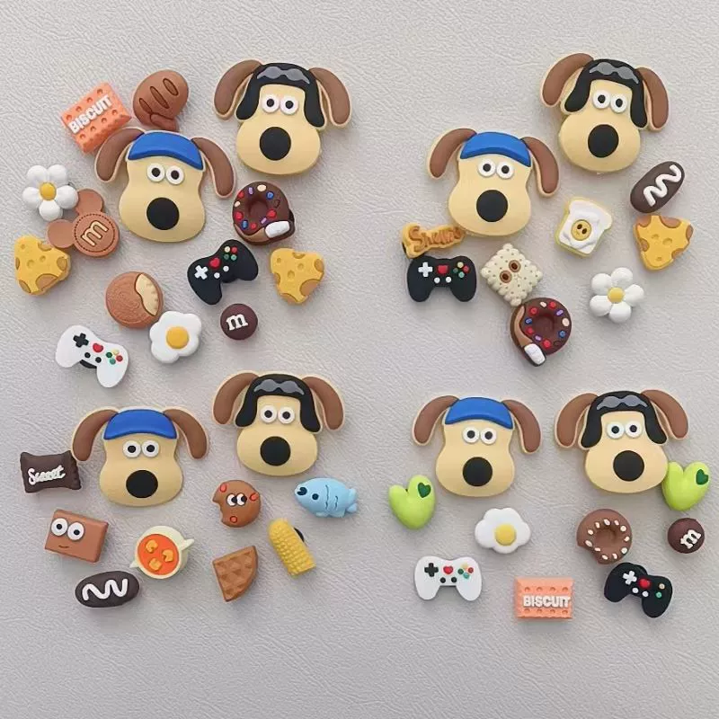 Маленькая красная книга с той же пещерной обувью. Аксессуары для собак.