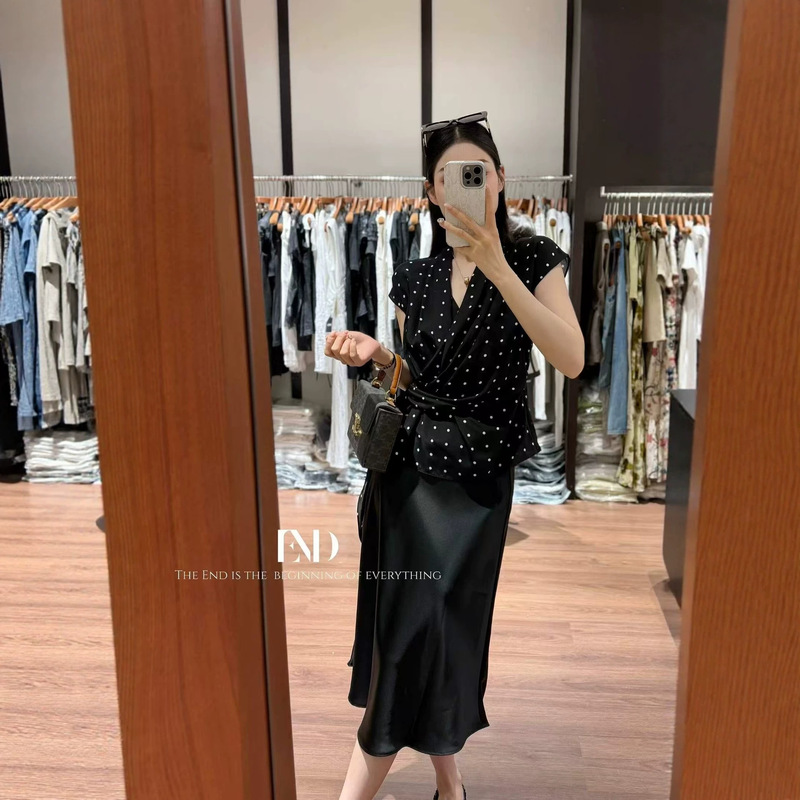 2026 Summer New Style Silk 03 Crepe Korean-Style Elegant Polka Dot V-Neck Design Versatile Commuting Shirt with Dropped Shoulder Sleeves