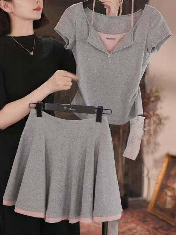 ヨーロッパデザインのコントラストカラーVネックショルダー半袖Tシャツレディース2025夏ユニークなフェイクツーピースショートスカートツーピースセットトレンディ|undefined