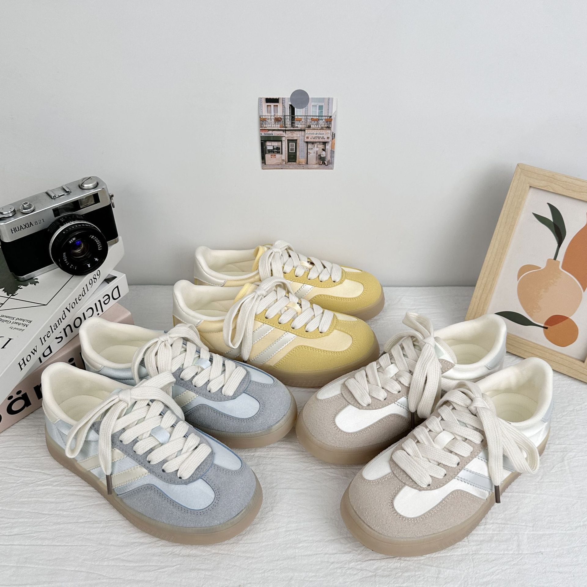 Zapatillas de deporte de entrenamiento de onda lejana para mujer 2025 nuevo estilo verano transpirable punta redonda nicho ballet estilo todo fósforo pequeños zapatos blancos para el cabello