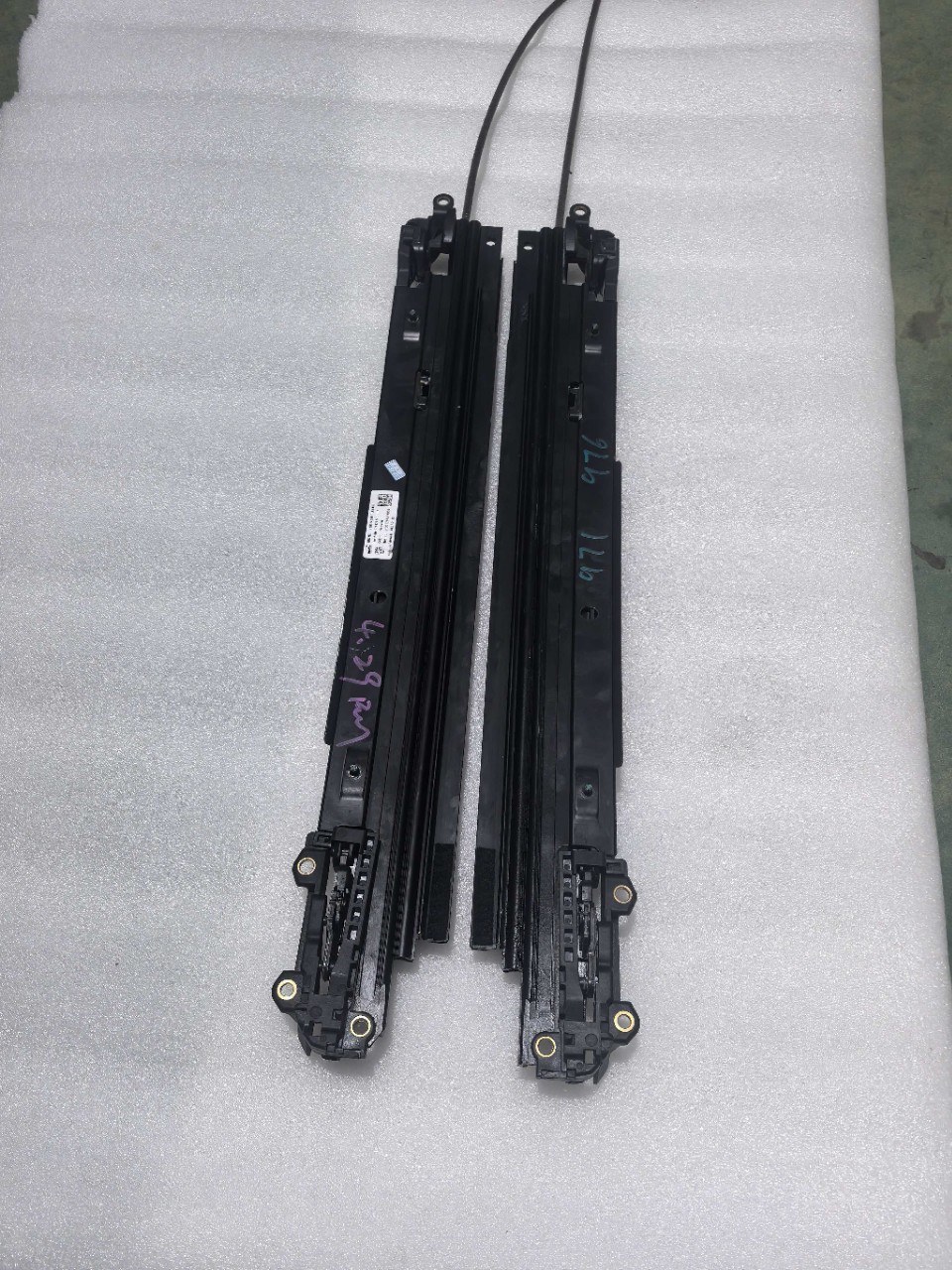 976 Sunroof Bracket Is Suitable for Porsche 971 Sunroof Bracket 971/976 Porsche Sunroof Slide Assembly