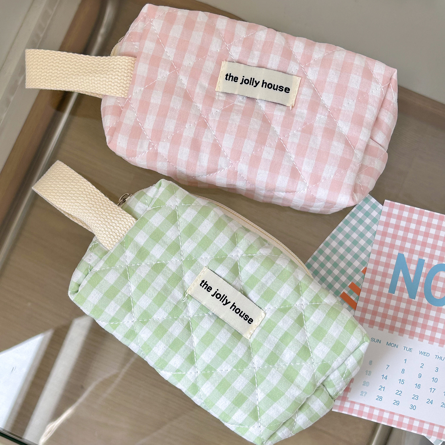 Bubu pink and green checkered cosmetic bag, soft and portable hand-held toiletry bag, quilted small handbag for storing miscellaneous items.