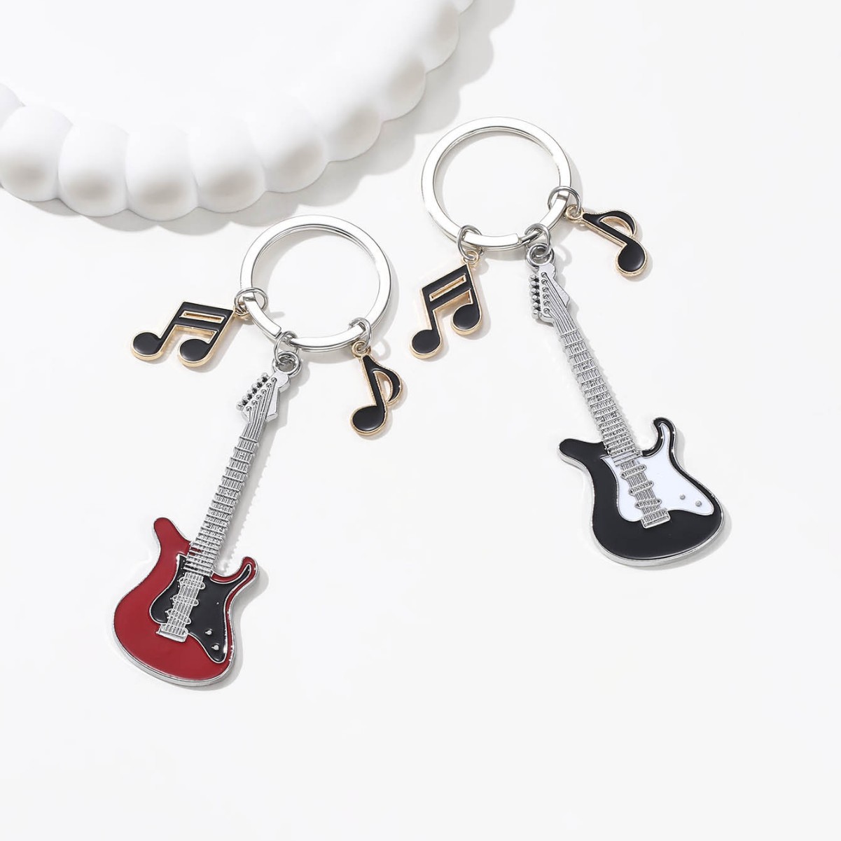 Llavero colgante de instrumento musical con diseño de teclado de violín estilo Chanel, superventas transfronterizo, venta directa de fábrica de Amazon image 4