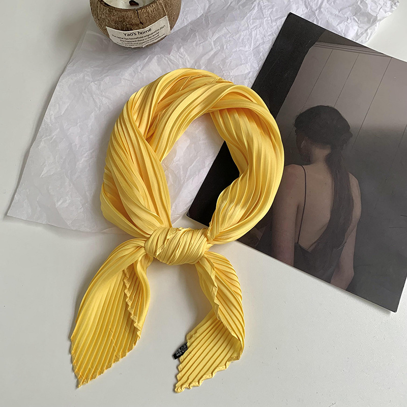Pañuelo de seda de alta calidad nuevo estilo de color sólido arrugado bufanda de seda para mujer bufanda en forma de diamante versión coreana de la bufanda de seda de imitación pequeña bufanda en la cabeza banda para el cabello