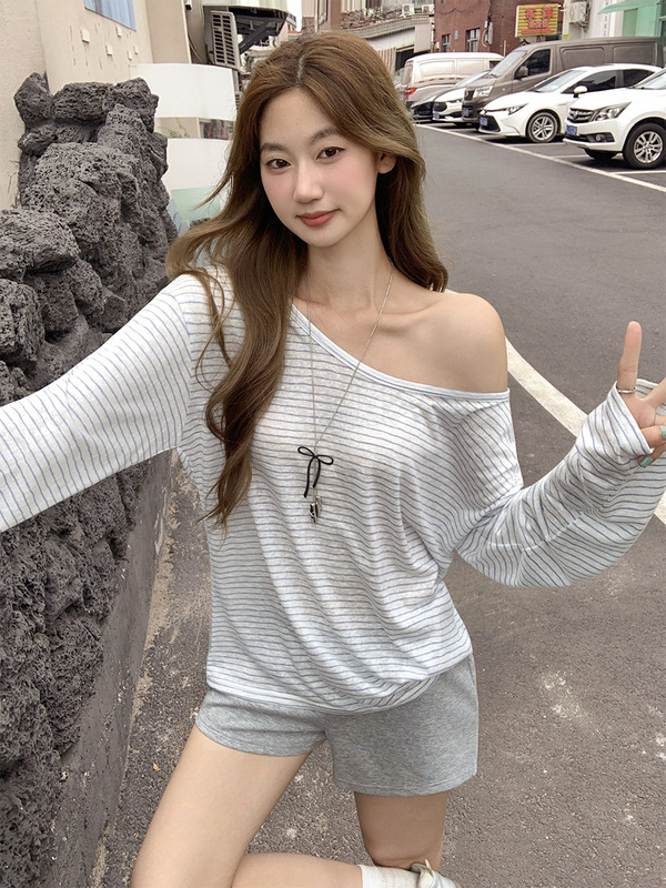 韓国スタイルのレイジースタイルストライプ U ネック日焼け止めブラウス長袖 Tシャツ女性のための 2025 夏の新しいユニークなニッチトップ|undefined