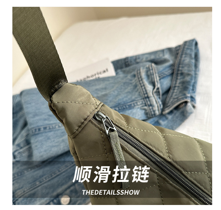 "Stylish large-capacity dumpling bag 2025 New trendy and fashionable niche single-shoulder bag, versatile and simple crossbody bag wholesale. Application Scenario