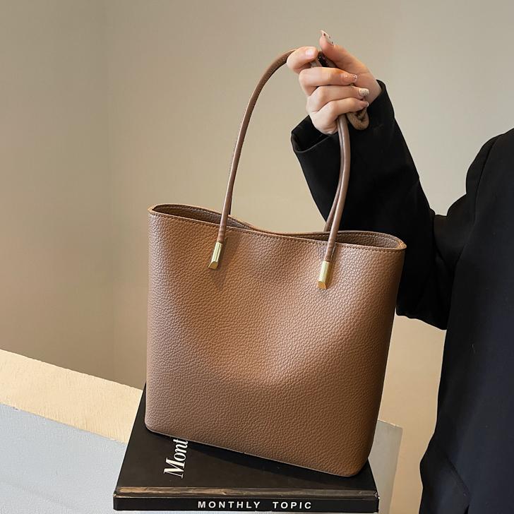 Bolso de viaje de moda simple para mujeres 2024 nuevo retro versátil bolso de hombro de nicho de alto nivel bolso de cubo