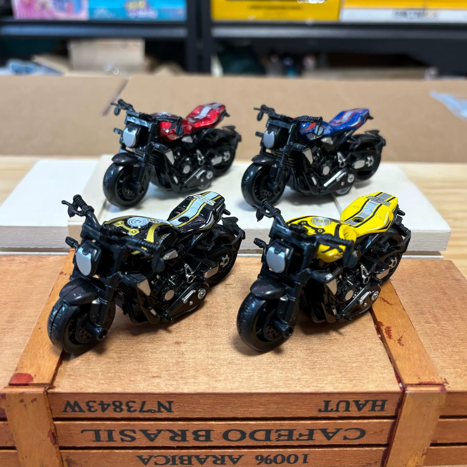 Оптовая продажа миниатюрных моделей мотоциклов из сплава с функцией отката, сувенирных кукол, брелоков и подвесок для ключей