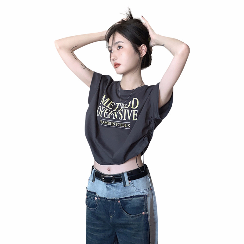 アメリカンスタイルのホットガール向け、ショート丈のドローストリング半袖Tシャツ、夏用、ゆったりとした個性的なクロップドトップス、甘辛ジャズダンスに最適。