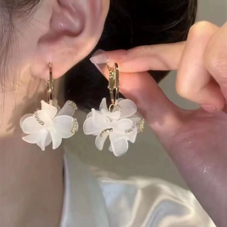 Earrings, European style, crystal‑encrusted diamond‑look, lightweight, multiple designs