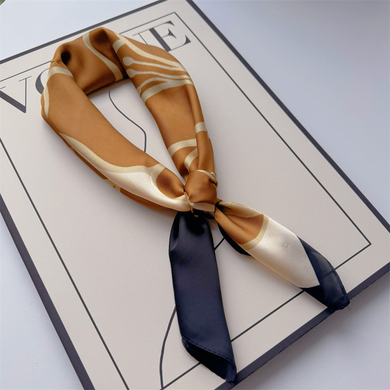 Primavera y verano nueva bufandas de impresión de letras de satén 70 × 70 bufandas de seda pequeñas bufandas cuadradas de alta calidad bufandas de estilo francés