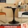 家用小户型郁金香阳台饭桌