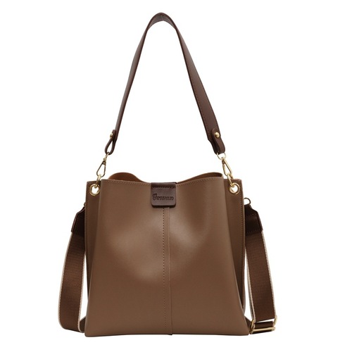 The 2024 New Fashion Autumn Versatile Wide Strap Single Shoulder Crossbody Bucket Bag for Women with Large Capacity